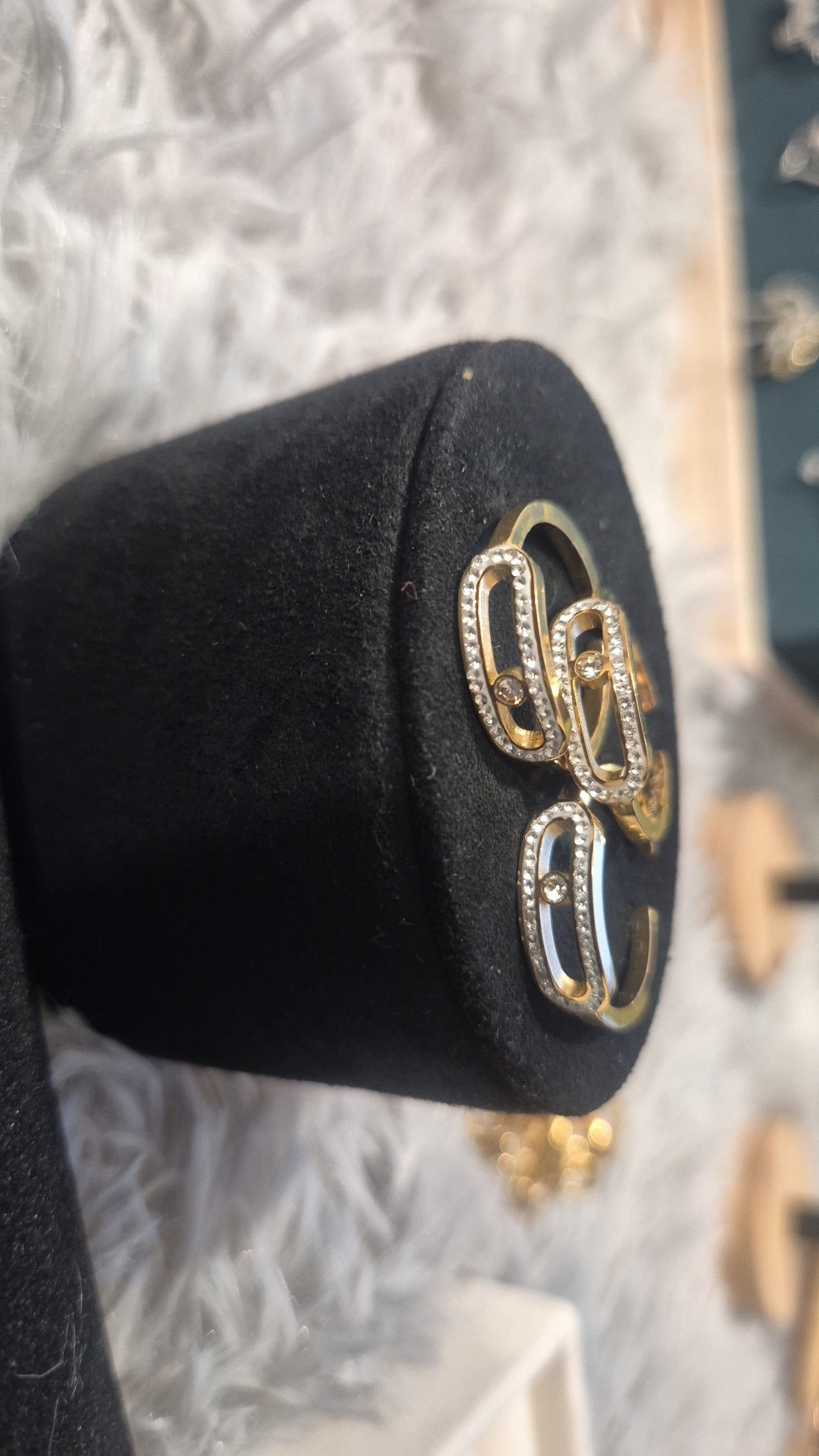 Fancy ring with stones
