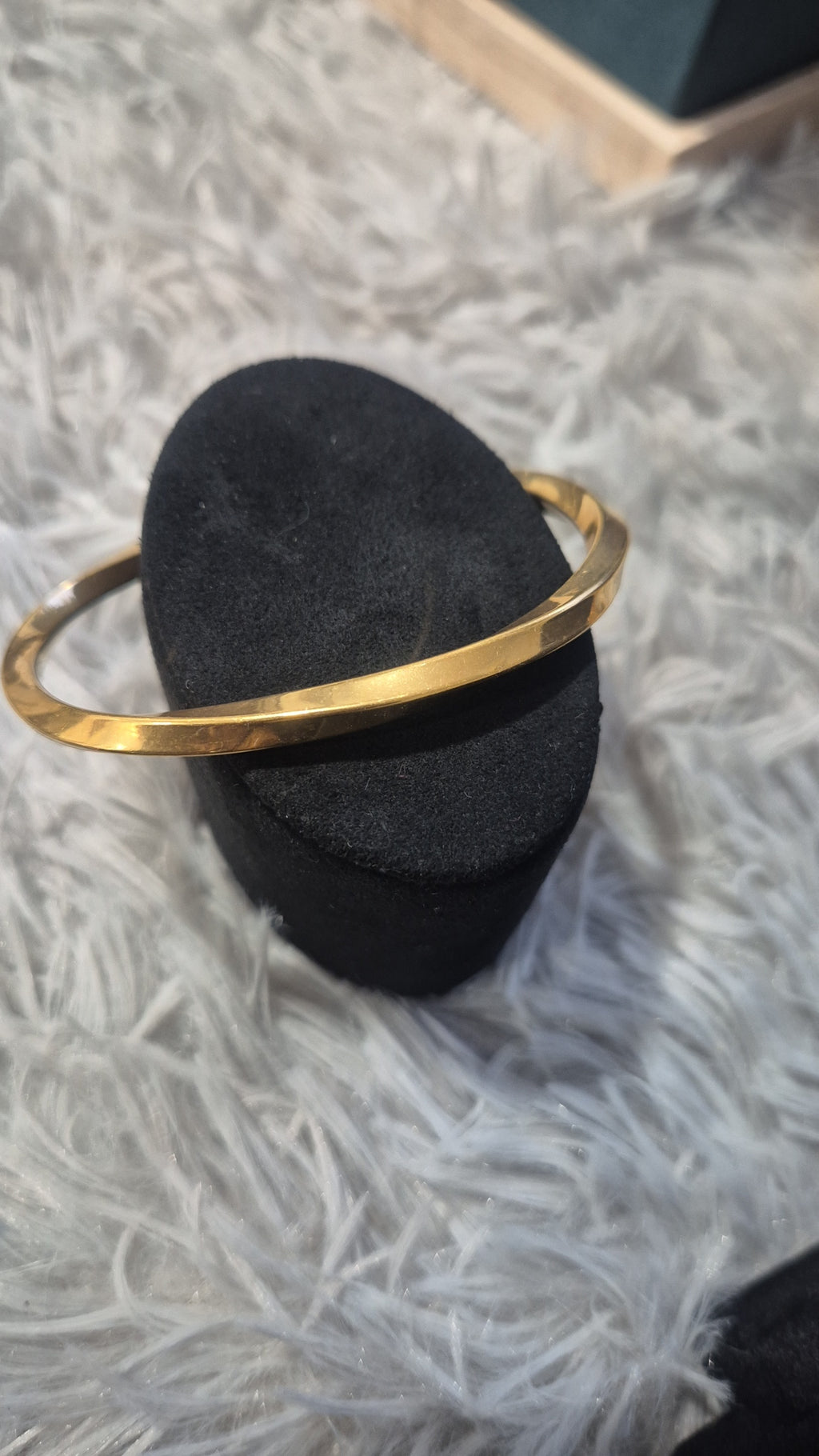 Twist bangle