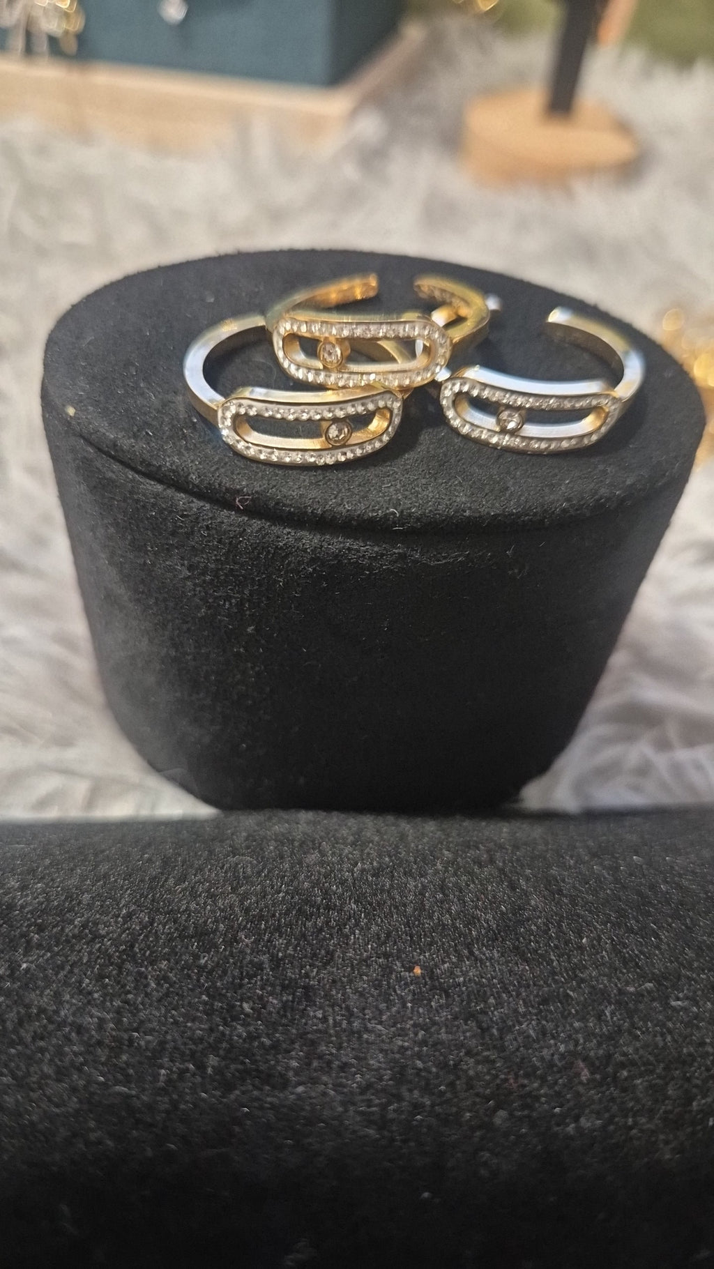 Fancy ring with stones