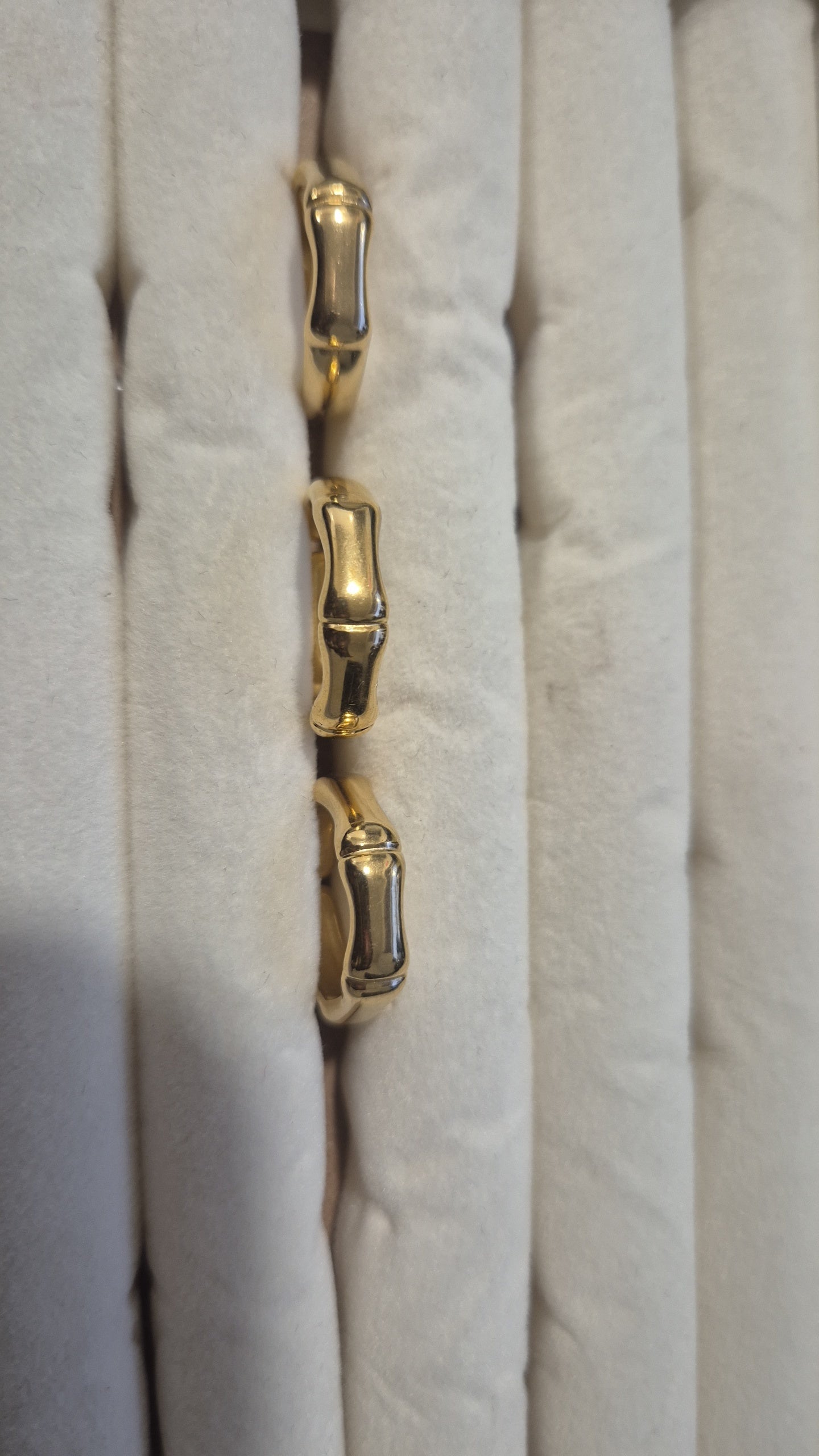 Ribbed ring