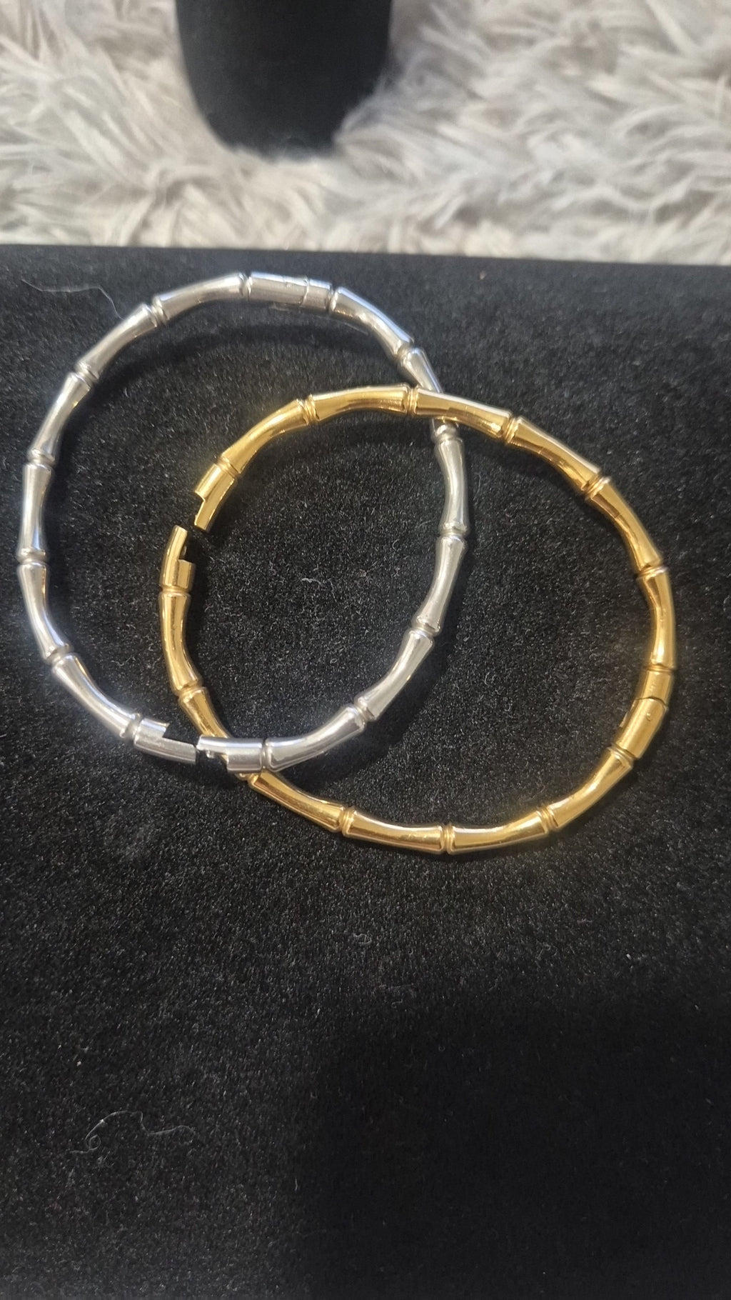 Ribbed bangles