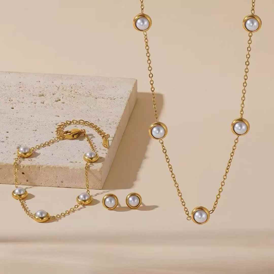 Pearl design necklace and bracelet set