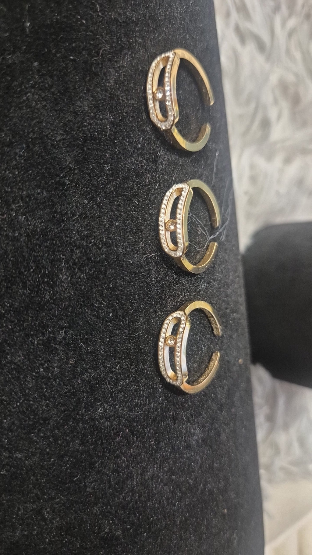 Fancy ring with stones
