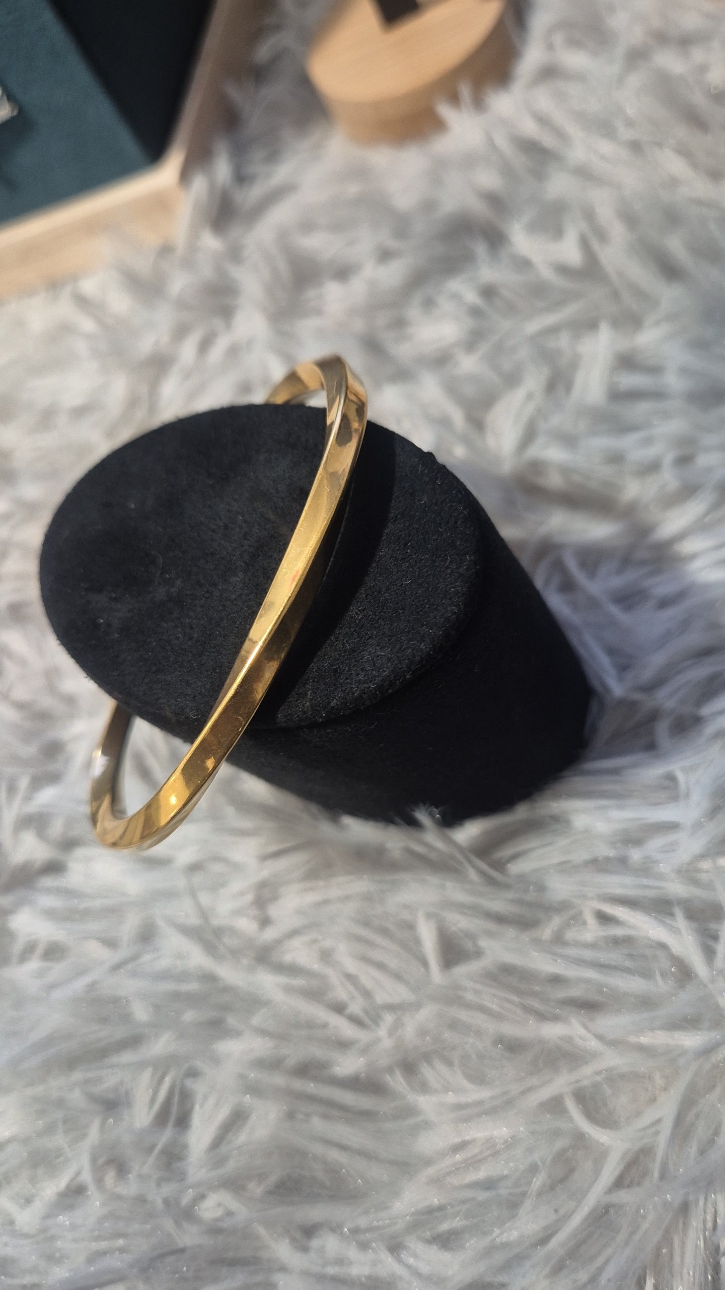 Twist bangle