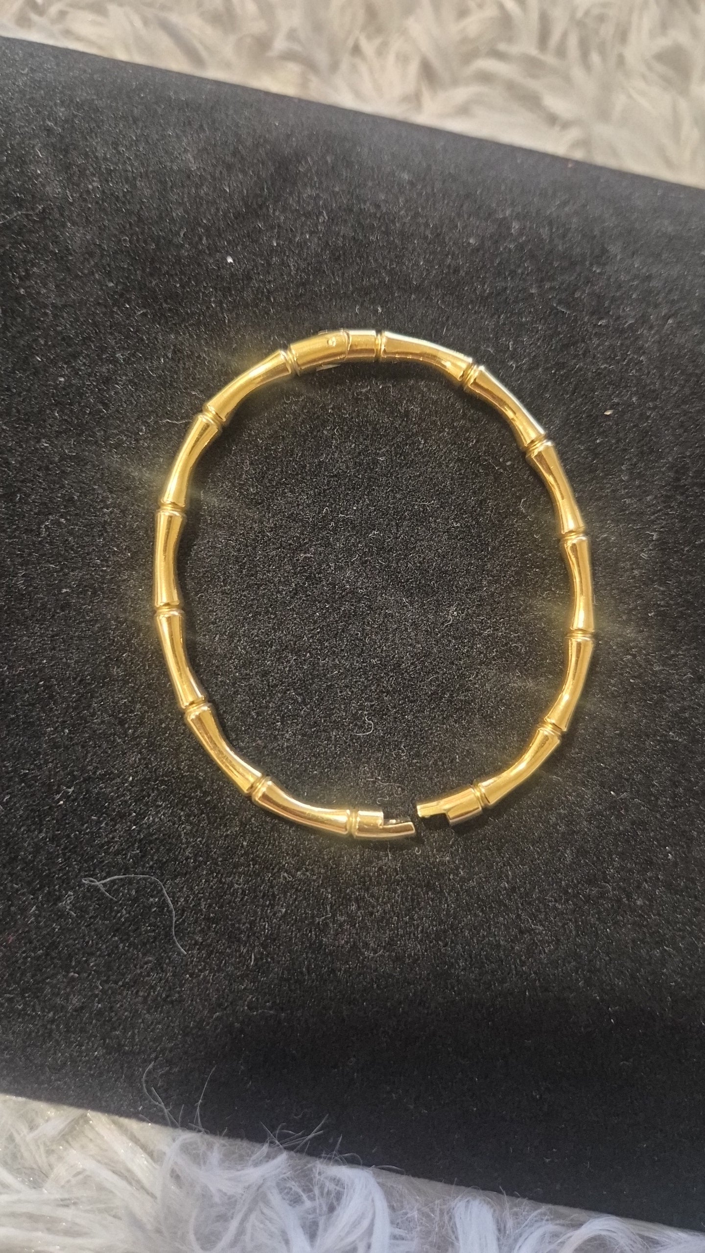 Ribbed bangles