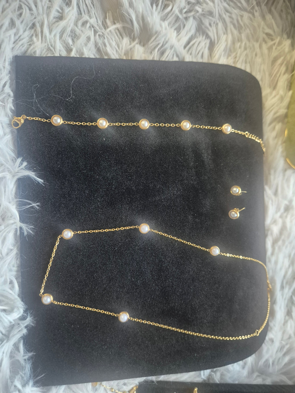 Pearl design necklace and bracelet set